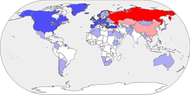 Mapa świata pokazująca zasięg sojuszy wojskowych kontrolowanych przez USA i przez Rosję po 1991 roku