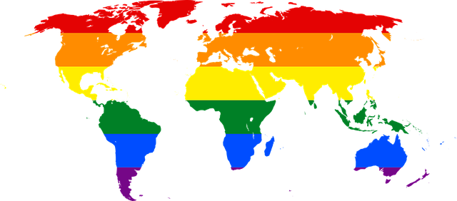 mapa Ziemi pokolorowana w kolory tęczy